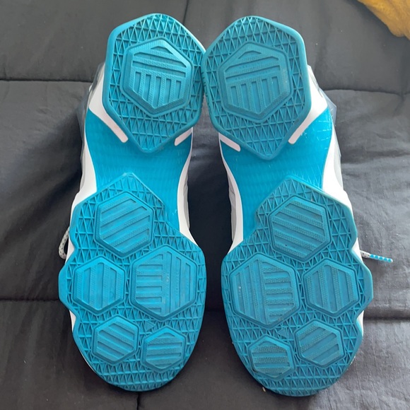 NIKE Lebron XIII - Picture 4 of 5